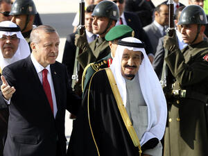 Turkey's President Recep Tayyip Erdogan (L) welcomes Saudi King Salman bin Abdulaziz Al Saud. (AFP/File)