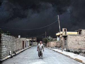 Daesh have set oil wells on fire as Iraqi forces and others advance on Mosul. (AFP/File)