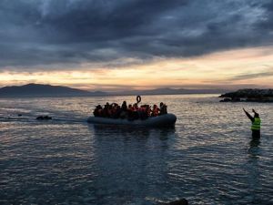 This photo taken on February 17, 2016 shows refugees massed onto an inflatable boat reaching Mytilene, northern Greek island of Lesbos, after crossing the Aegean sea from Turkey. (AFP/File)