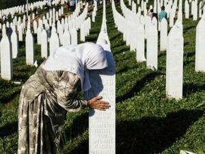 A Bosnian woman mourns at the grave of a relative at the Potocari Memorial Centre near Srebrenica, on July 11, 2015. (AFP/Dimitar Dilkoff)