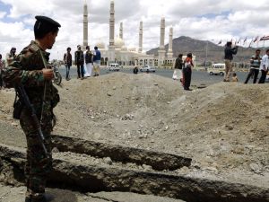 More than 1,500 people have been killed since mid-March in coalition attacks and fighting between the Houthis and Hadi loyalists. (AFP/File)