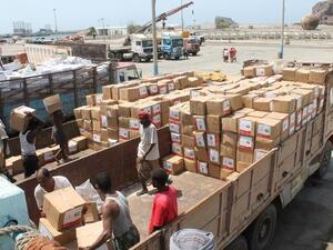 Yemeni workers unload Emirati medical aid boxes in Aden in May 2015. (AFP/File)