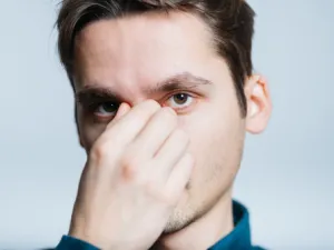 من أعراض لحمية الأنف سيلان الأنف باستمرار
