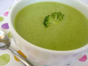 شوربة البروكلي بالشوفان (shutterstock.com)