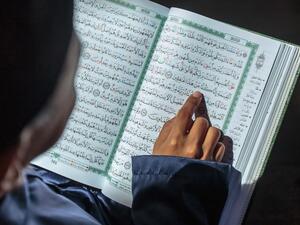 A muslim kids reciting Al-quran (Shutterstock/ Yusnizam Yusof)