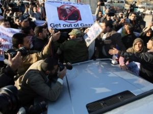 فلسطينيون غاضبون في غزة يعترضون سيارة وزيرة خارجية فرنسا/أ.ف.ب