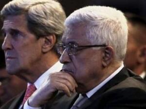 الرئيس الفلسطيني محمود عباس ووزير الخارجية الأمريكية جون كيري