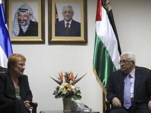 الرئيس الفلسطيني محمود عباس مستقبلا رئيسة فنلندا تاريا هالونن في رام الله
