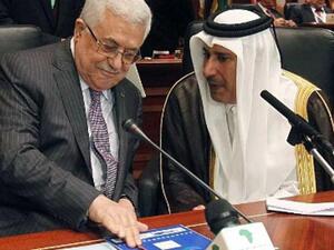 الرئيس الفلسطيني يحادث وزير الخارجية القطري حمد بن جاسم بن جبر آل ثاني خلال اجتماع لجنة المتابعة