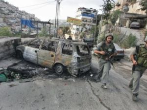 جنديان اسرائيليان في دورية في حي سلوان 
