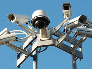 القيادة الفلسطينية ترفض “بشكل قطعي”، نصب كاميرات ومجسات على أبواب المسجد الأقصى