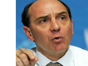 المبعوث الأوروبي لعملية السلام  “فرناندو جنسيلتيني”
