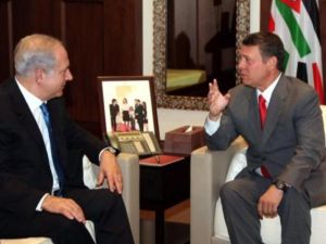 الملك عبد الله الثاني مستقبلا نتانياهو في عمان الثلاثاء
