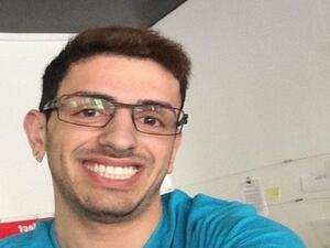 اعتنق كلفن المسيحية في مدينة “إيدمومنتون” وأعلن عن مثليته الجنسية