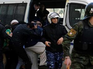 رشق وفد من الكونغرس الأمريكي بالبيض والأحذية، في مدينة رام الله