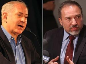 ليبرمان (يمين) ورئيس الوزراء الاسرائيلي بنيامين نتانياهو
