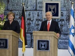 ميركل وبيريز خلال المؤتمر الصحفي