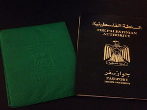 يشترط حصول أي فلسطيني على بطاقة هوية رسمية موافقة مسبقة من إسرائيل