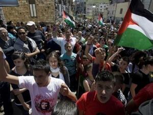 الالاف من عرب اسرائيل بتظاهرون في سخنين قرب حيفا في "يوم الارض"
