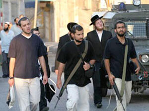 مستوطنون مدججون بالسلاح في الضفة الغربية