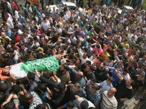 جنازة احد الناشطين اللذين اسشهدا في الخليل الجمعة
