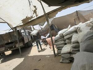 اكياس اسمنت تم تهريبها عبر نفق من سيناء الى رفح/غزة/أ.ف.ب