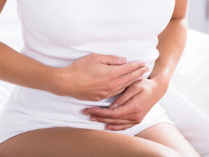 نزول كتل دم شبيهة بقطع اللحم صغيرة يعتبر من أنواع اضطراب الدوره الشهرية