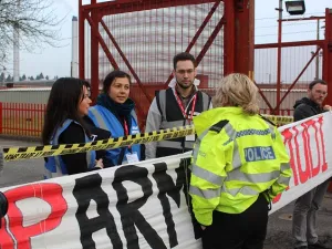 Protesters outside the Roxel factory in England (People's Weapons Inspectors)