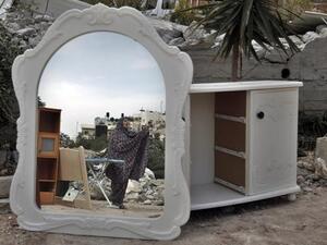 فلسطينية هدم منزلها في القدس من قبل بلدية الاحتلال/أ.ف.ب