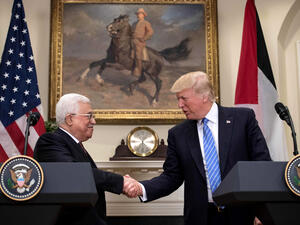 US President Donald Trump and Palestinian President Mahmoud Abbas shake hands at the White House, in Washington DC, May 3 2017. (AFP/Nicholas Kamm) 
