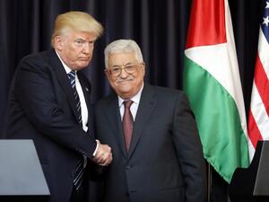 US President Donald Trump (L) and Palestinian leader Mahmud Abbas shake hands during a joint press conference at the presidential palace in the West Bank city of Bethlehem on May 23, 2017. (AFP/Thomas Coex)