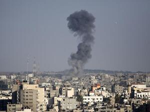 Smoke billows following an Israeli airstrike on Gaza City on August 19, 2014. (AFP/File) Smoke billows following an Israeli airstrike on Gaza City on August 19, 2014. (AFP/File)