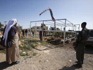 عصفور اعتقل عدة مرات في السابق وأمضى في سجون الاحتلال ما مجموعه اكثر من 13 عاما،