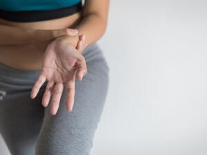 مرض باركنسون هو اضطراب يُصيب المخ مسبباً العديد من المشاكل
