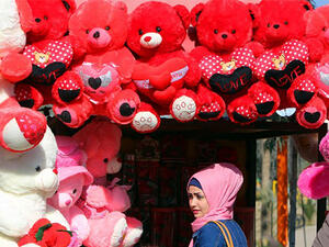An Iraqi woman shops for Valentine's day gifts at Baghdad's Al-Zawraa Park. (AFP/File)