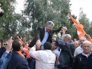 كرم محتفى به/عن الانترنت