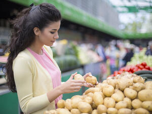 يفضل الكثير من الناس تناول البطاطا كوجبة جانبية خفيفة أو كوجبة رئيسية