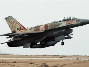 ISRAEL, RAMON AIRFORCE BASE : An Israeli airforce F-16I fighter plane takes off at the Ramon Air Force Base, in the southern Israeli Negev desert, on November 19, 2008