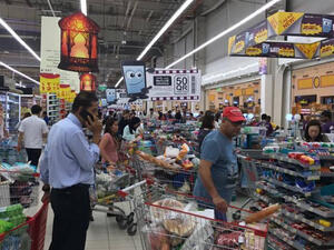 تدفق منقطع النظير على المحال التجارية في قطر