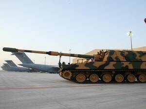 دبابة تركية في القاعدة العسكرية في الدوحة