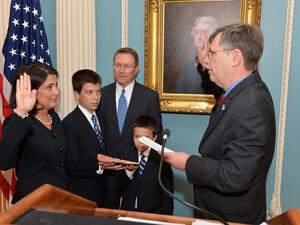 Dana Shell Smith is sworn in as US ambassador to Qatar in 2013 (Flickr)