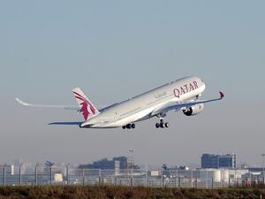 A Qatar airlines plane takes off (file photo)