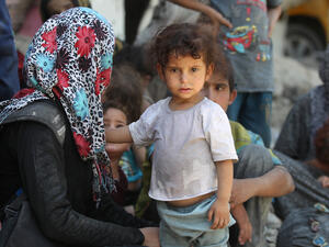 Refugees fleeing Mosul amid fight against Daesh. (AFP) 