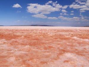 Salt Lake's color turns white to red in Turkey (Twitter)