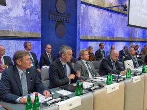 Chairman of the EU’s political and security committee Walter Stevens (L), NATO Secretary General Jens Stoltenberg (2ndL), Estonian Defence Minister Juri Luik (3rdR) /AFP