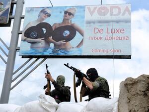 مقاتلان من الإنفصاليين الأوكران