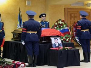  أوليغ بيشكوف قائد طائرة سو-24 الذي قتل بعد هبوطه المظلي شمال سوريا