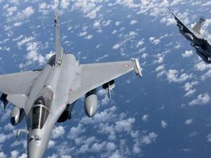 فرنسا تدك معقل داعش بالرقة في ليلة ثالثة من الغارات الجوية