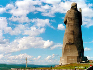 مدينة مورمانسك شمالي روسيا تبقى شمسها ساطعة طول رمضان 