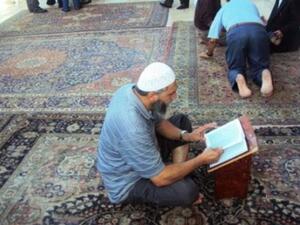 الاعتكاف سنة مؤكدة في رمضان ومستحب في العشر الأواخر